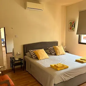 Extremely Comfy With Spacious Private Terrace 10min Walk To The & In Town לרנקה